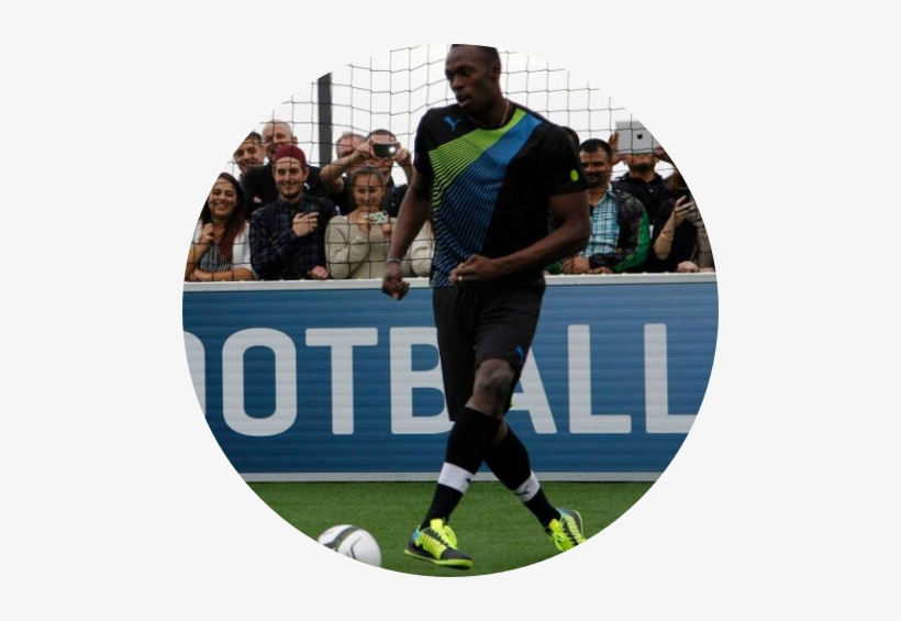 Usain Bolt Plays Football In Dortmund - Usain Bolt Football Hd, transparent png