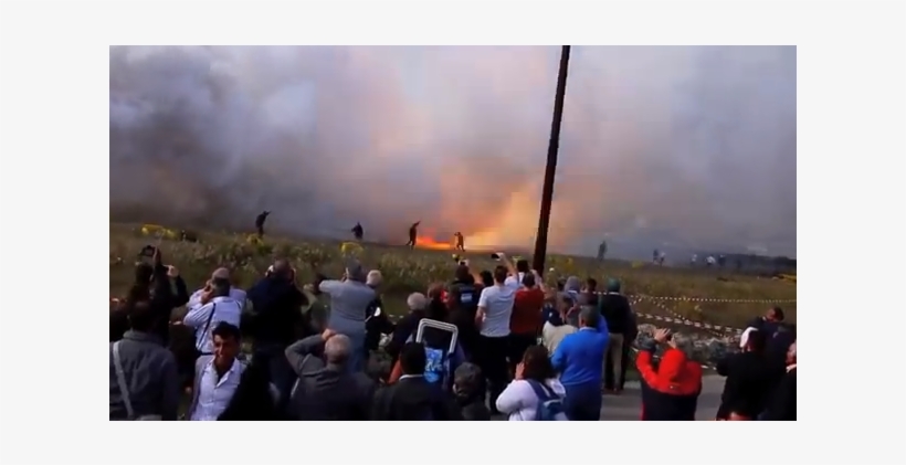 Un Show De Fuegos Artificiales Que Sale Demasiado Mal - Crowd, transparent png
