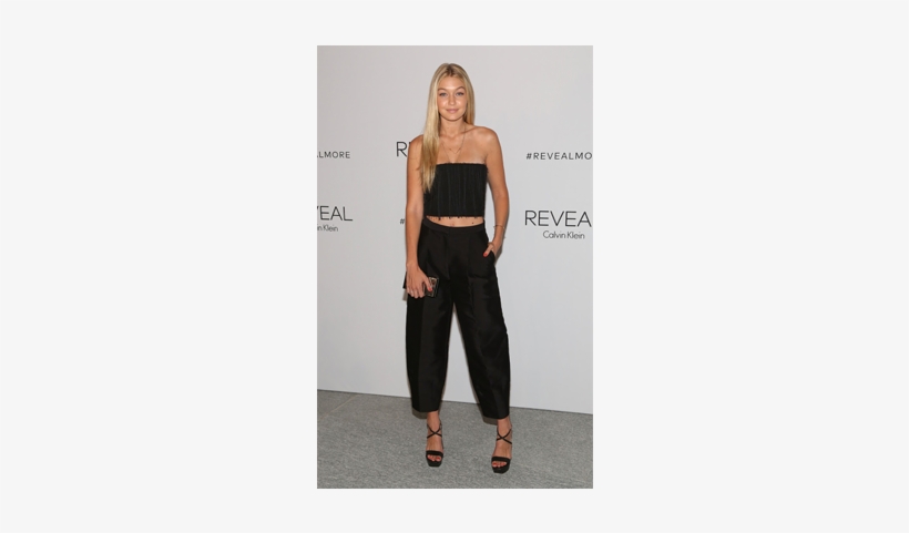 Daring Model Gigi Hadid Invites Us To Bed For A Sneak - Gigi Hadid Style Drrss, transparent png