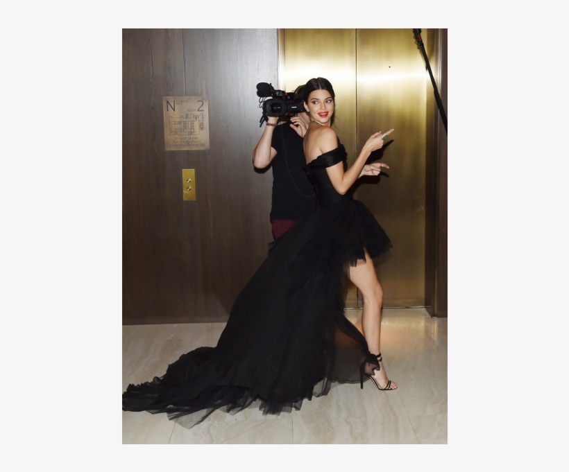 Kendall Jenner Black Asymmetrical Hemline Prom Dress - Kendall Jenner Black Tulle Dress, transparent png