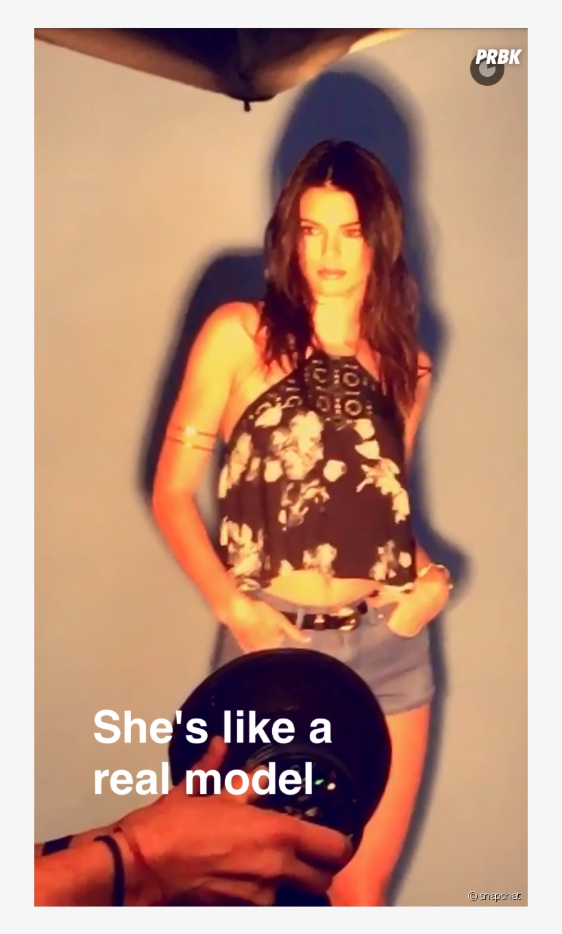 Kendall Jenner Sexy Pendant Un Shooting - Crop Top, transparent png