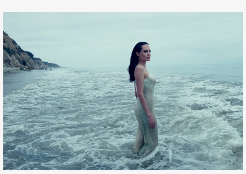 Impactante Tapa De Una Revista Norteamericana - Angelina Jolie Water Photoshoot, transparent png
