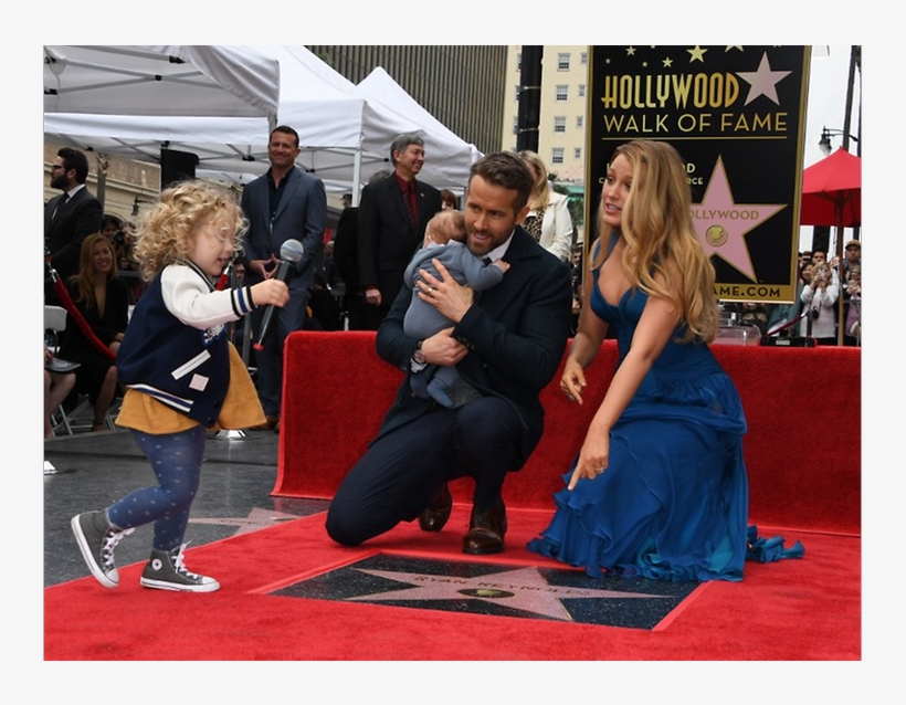 Actor Ryan Reynolds Gets Star On Hollywood Walk Of - Ryan Reynolds Walk Of Fame, transparent png