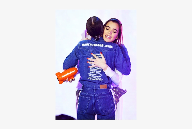 Millie Bobby Brown And Hailee Steinfeld At The - Millie Bobby Brown Kca 2018, transparent png