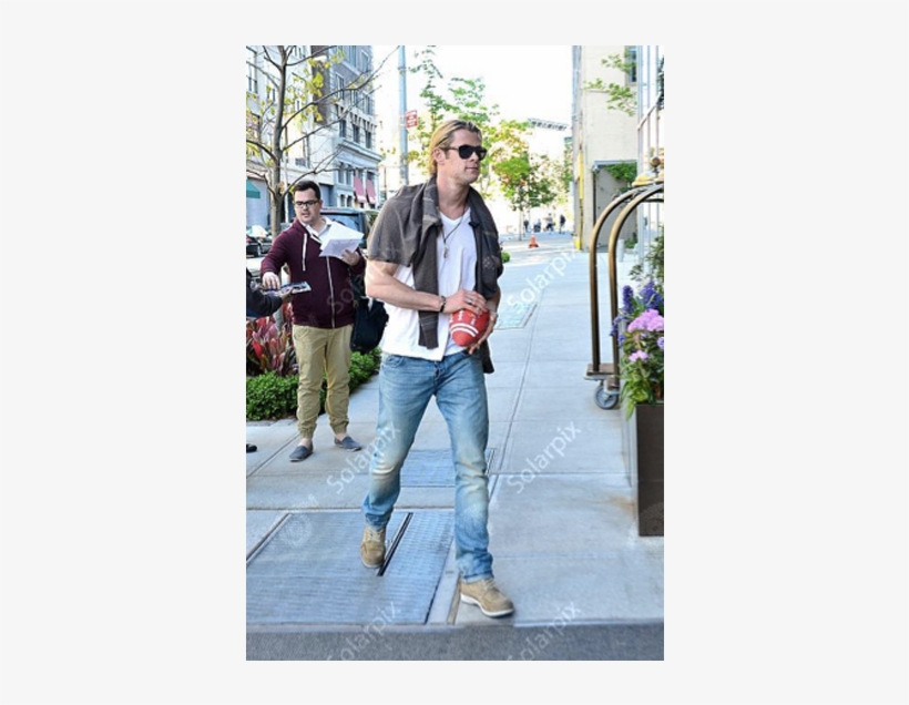 Chris Hemsworth Wearing Superdry - Chris Hemsworth, transparent png