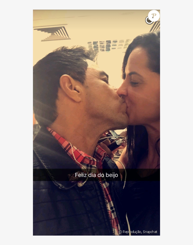 Zezé Di Camargo Também Deu Um Beijo Em Graciele, Sua - Zezé E Graciele Beijo, transparent png