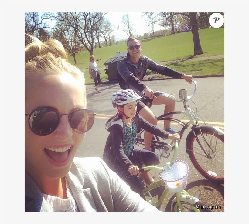 Candice Accola Et Joe King À Vélo En Famille, Photo - Candice Accola Et Son Bebe, transparent png