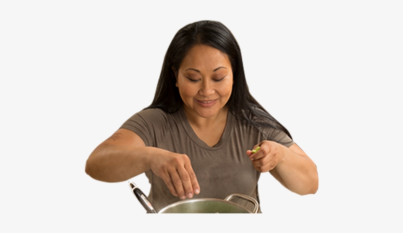 Ib Tus Poj Niam Luag Ntxhi Nqa Ib Tais Zaub Xav Lav - Cooking, transparent png