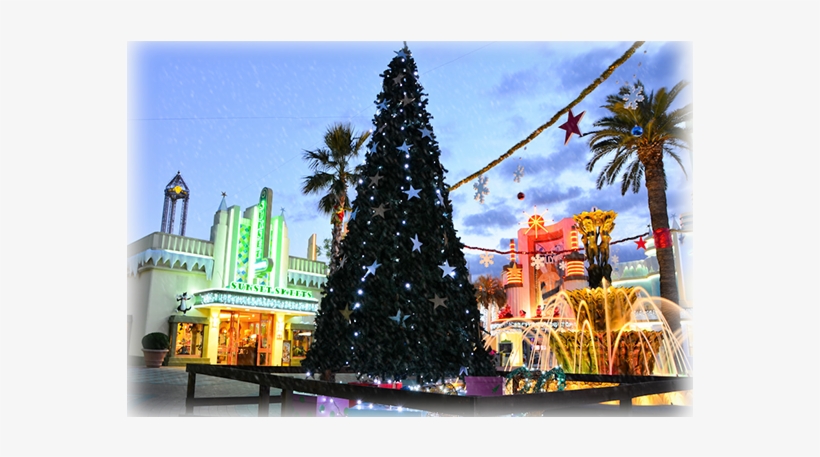 Abetos, Guirnaldas, Luces, Muñecos De Nieve Y Mucho - Parque Warner Madrid, transparent png