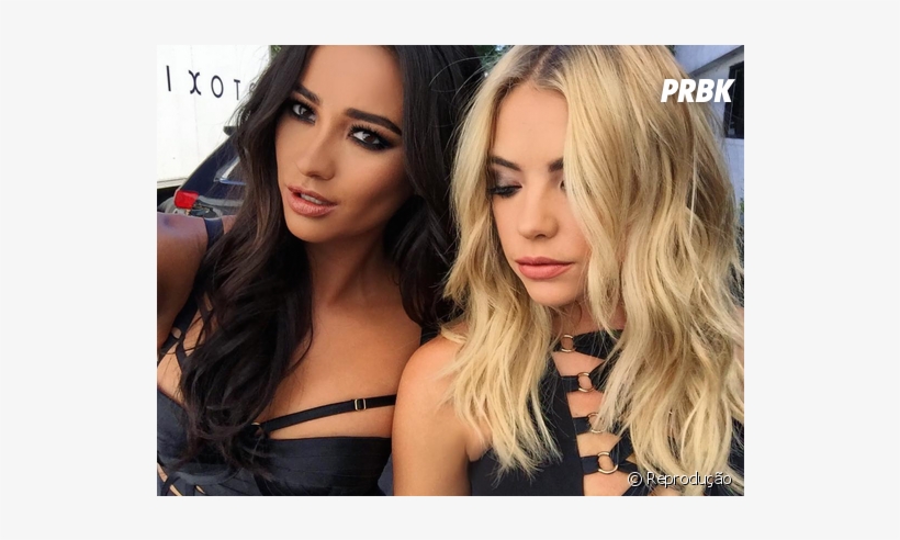 Shay Mitchell E Ashley Benson (hanna) Em Um Dos Últimos - Ashley Benson E Shay Mitchell, transparent png