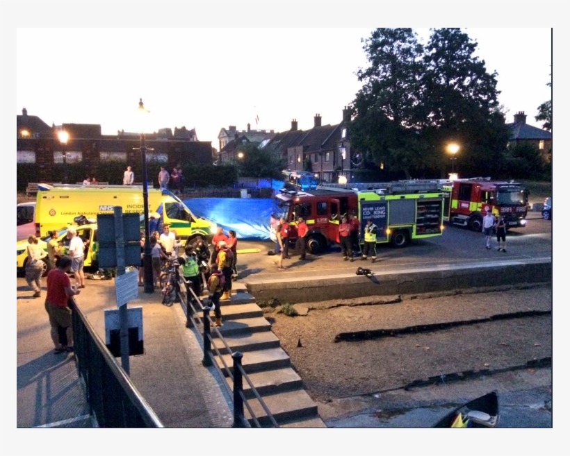 Teddington Rnli And Other Emergency Services On Scene - Rnli Teddington Lifeboat Station, transparent png
