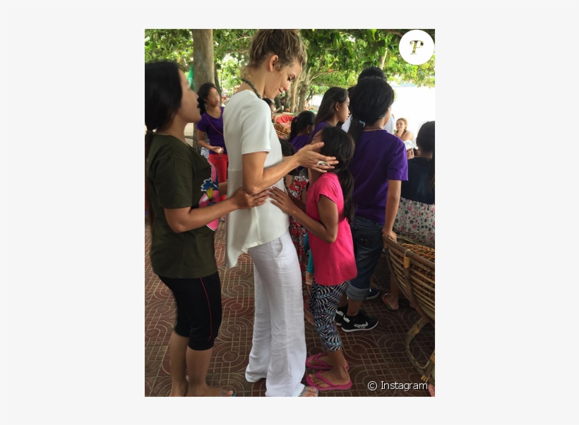 Annalynne Mccord A Publié Une Photo D'elle Lors De - Girl, transparent png