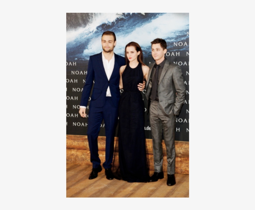 Posted 4 Years Ago With 608 Notes - Logan Lerman Y Emma Watson Premiere, transparent png