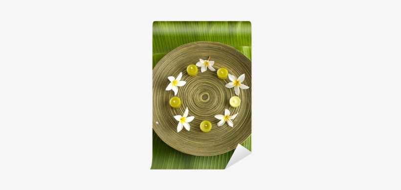 Frangipani And Candle In Bowl On Green Banana Leaf - Singapore Graveyard Flower, transparent png