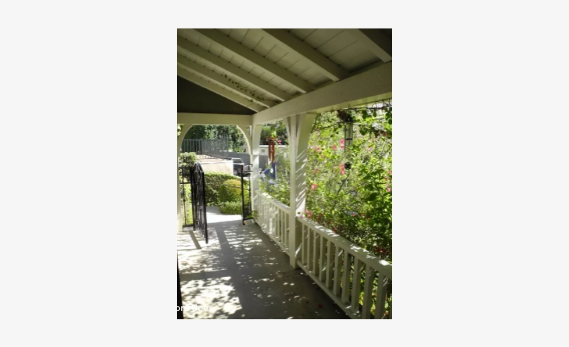 Charming Hollywood Hill House - Fence, transparent png