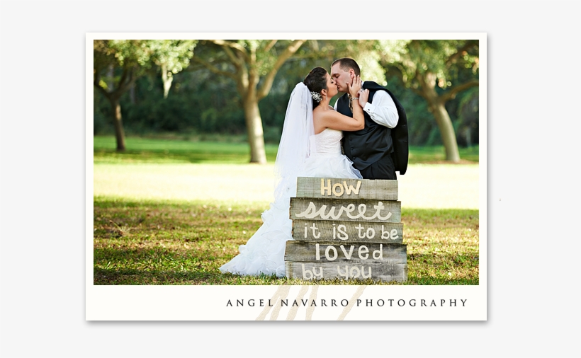 Wedding Couple With Funny Sign - Funny Bride And Groom, transparent png