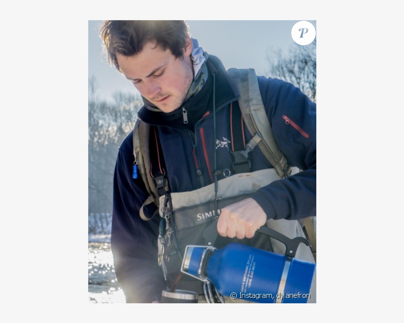Dylan, Le Petit Frère De Zac Efron, À La Montagne - Water Bottle, transparent png