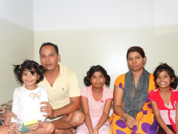 Mother And Two Young Daughters Incarcerated In Brutal - Family (600x450), Png Download