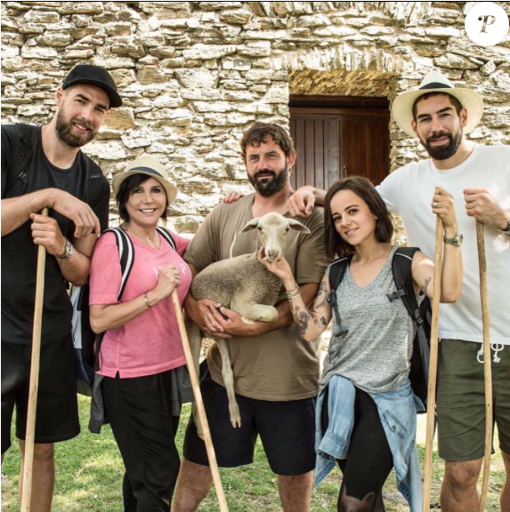 Alizée, Liane Foly Et Les Frères Karabatic Bientôt - 3 Jours Dans Les Pas D Un Berger (950x575), Png Download