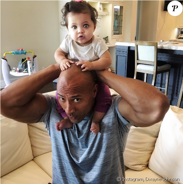 Dwayne Johnson Avec Sa Fille De 8 Mois, Jasmine - Dwayne Johnson Daughter Eyes (950x595), Png Download