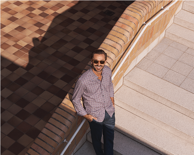 Bugatti - Standing (800x500), Png Download