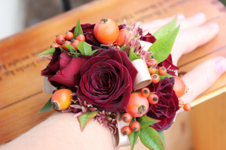 More Views - Contemporary Wrist Corsage Designs (736x490), Png Download