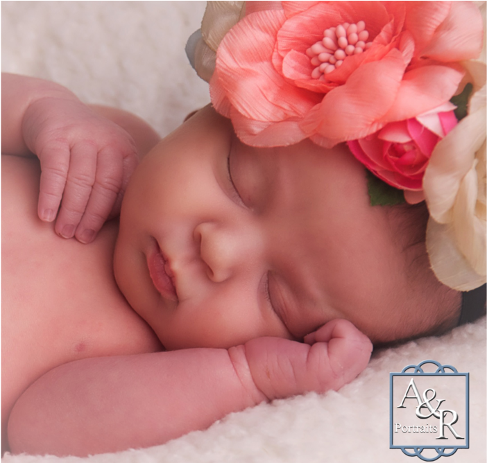 Newborn Baby Asleep With Flower Crown (1000x667), Png Download