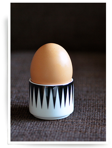 Black Pennant Egg Cups - Egg (400x510), Png Download