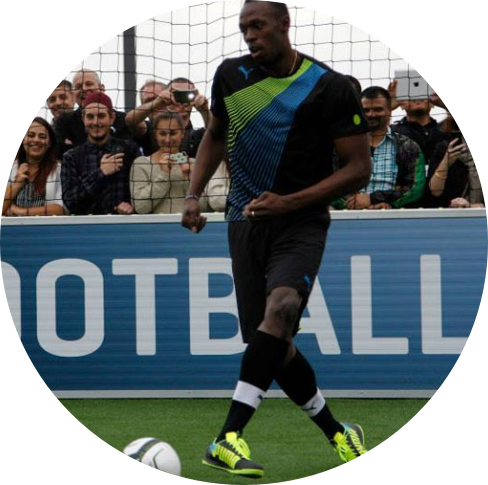 Usain Bolt Plays Football In Dortmund - Usain Bolt Football Hd (488x485), Png Download