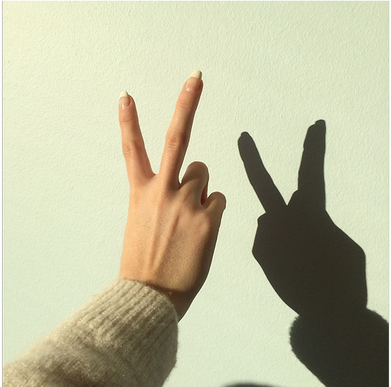 Japan Researchers Warn Of Fingerprint Theft From 'peace' - Sign Language (991x557), Png Download