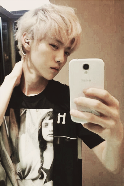 Tumblr Msil2te3er1s36084o1 500 - Luhan Selfies (500x750), Png Download