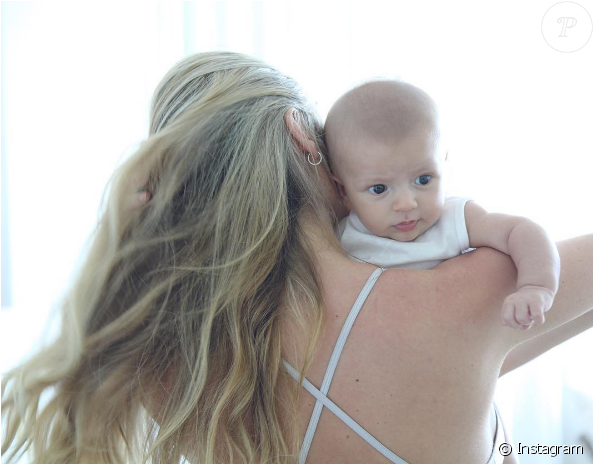 Candice Swanepoel Et Son Fils Anacã - Candice Swanepoel Baby Anaca (950x463), Png Download