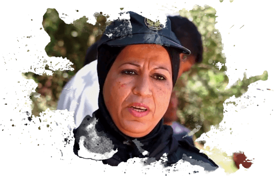 Beekeper Opening Beehive - Watercolor Paint (548x353), Png Download