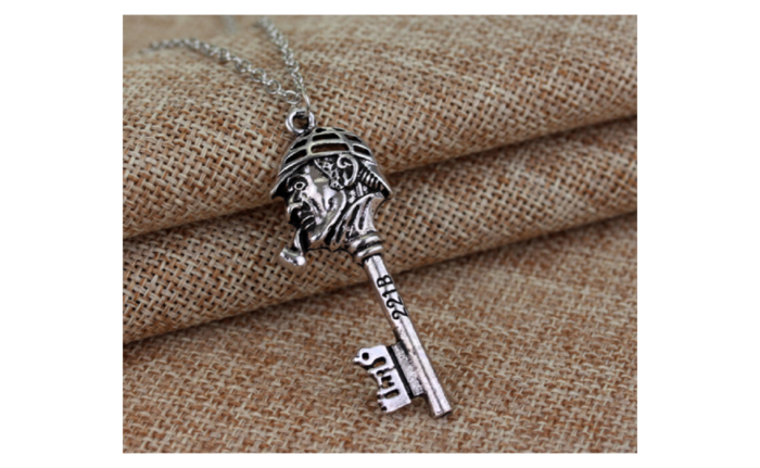Vintage Stylish Shylock Detective Key Pendant Necklace - Hobbit Green Door Locket Pendant Necklace Chains Photo (700x431), Png Download
