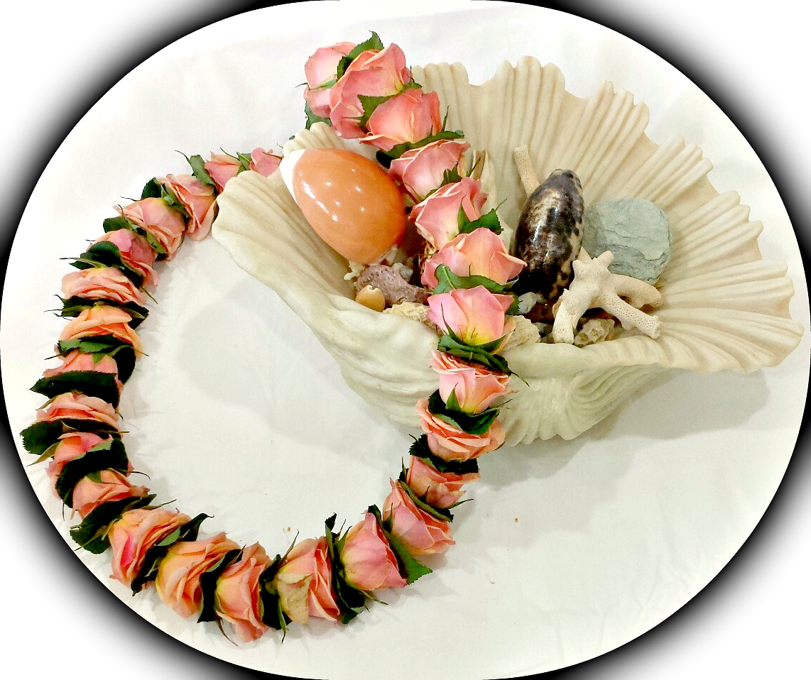 Rose Lei With Green Leaves - - Salad (1142x958), Png Download
