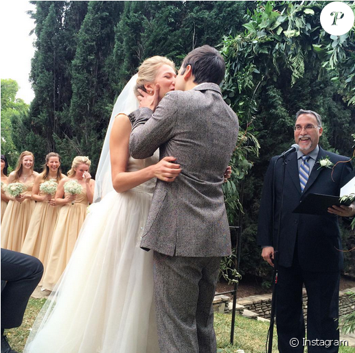 Nathan Kress Et London Elise Moore Se Sont Mariés, - Nathan Karl Kress Wedding (637x514), Png Download