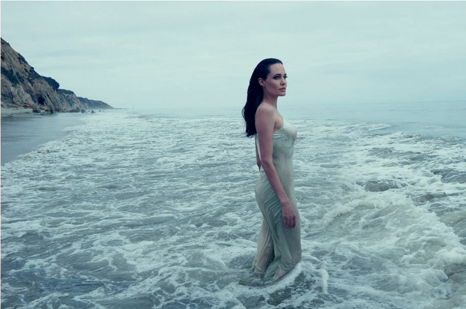 Impactante Tapa De Una Revista Norteamericana - Angelina Jolie Water Photoshoot (1140x640), Png Download