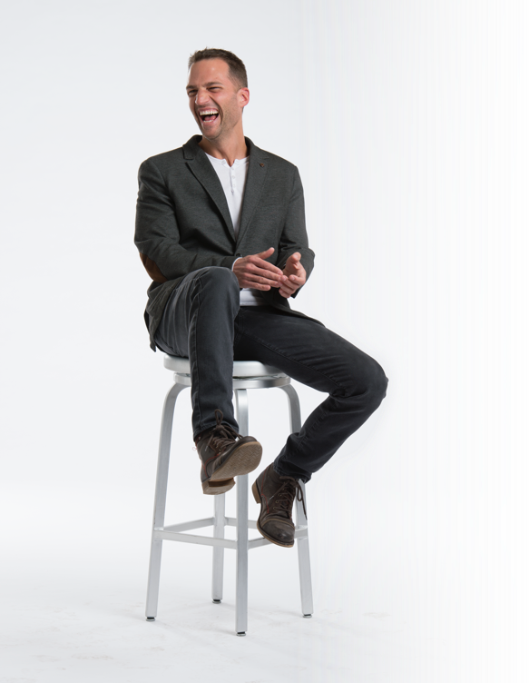 Push10 Selected Employee - Sitting (583x752), Png Download