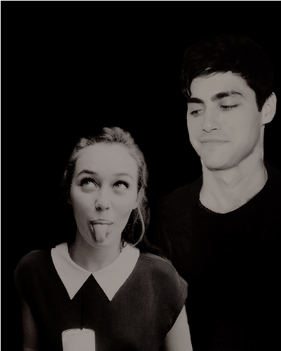 “alycia Debnam-carey Matthew Daddario - Alycia Debnam Carey Matthew Daddario (540x520), Png Download