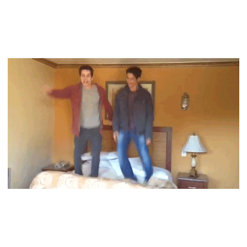 Teen Wolf Season 3 Behind The Scenes Tyler Dylan Bed - Tyler Posey (480x480), Png Download
