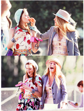 Gossip Girl, Blake Lively, And Leighton Meester Image - Blair Waldorf Y Serena (400x358), Png Download