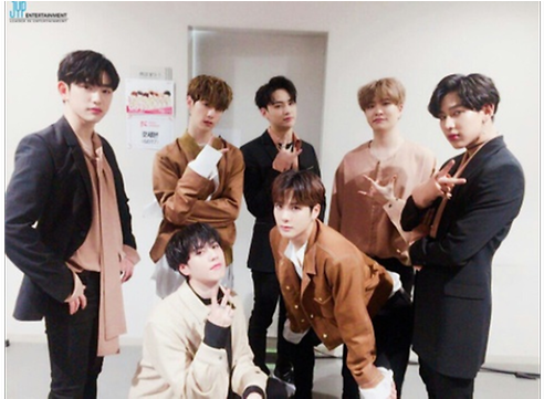 [kcon 2017] Got7 And Monsta X Poses Next To - Got7 Best (640x360), Png Download