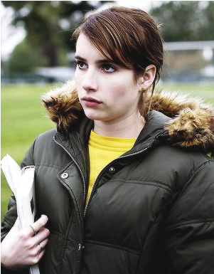 Emma Roberts Wallpaper Possibly Containing A Business - Photograph (500x384), Png Download