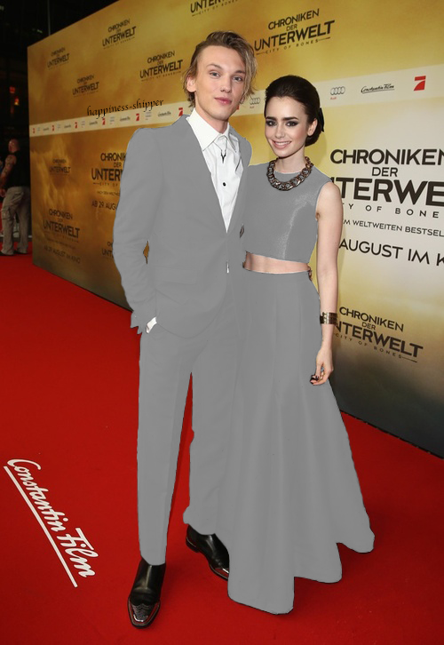 Lily Collins And Jamie Campbell Bower Tumblr - Jamie Campbell Bower In Suit (500x726), Png Download