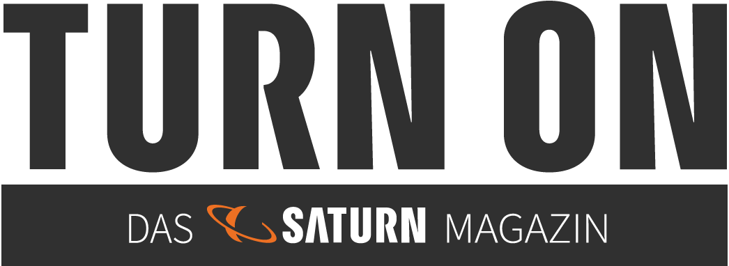 Fitbit Logo Transparent - Turn On Saturn Magazin Logo (1046x382), Png Download