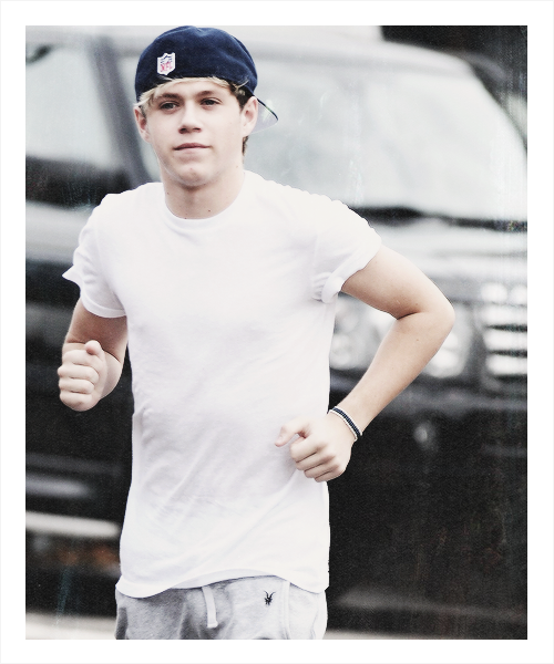 Niall Horan Myedits U Can See The Outline Of His Penis - Niall Horan Penis (500x600), Png Download