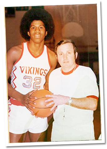 Pin By Eligah Murray Jr On Magic Johnson The Real Mj - Magic Johnson Wife Young (350x500), Png Download