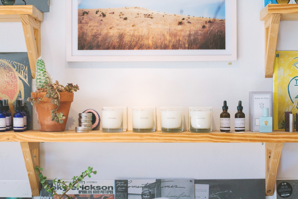 Freda Shelves Gallery 2 (1000x667), Png Download