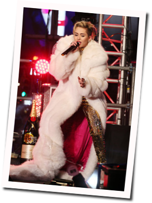 Miley Cyrus Guitar Chords For Santa Claus Is Coming - ロング ファー コート 白 (301x401), Png Download