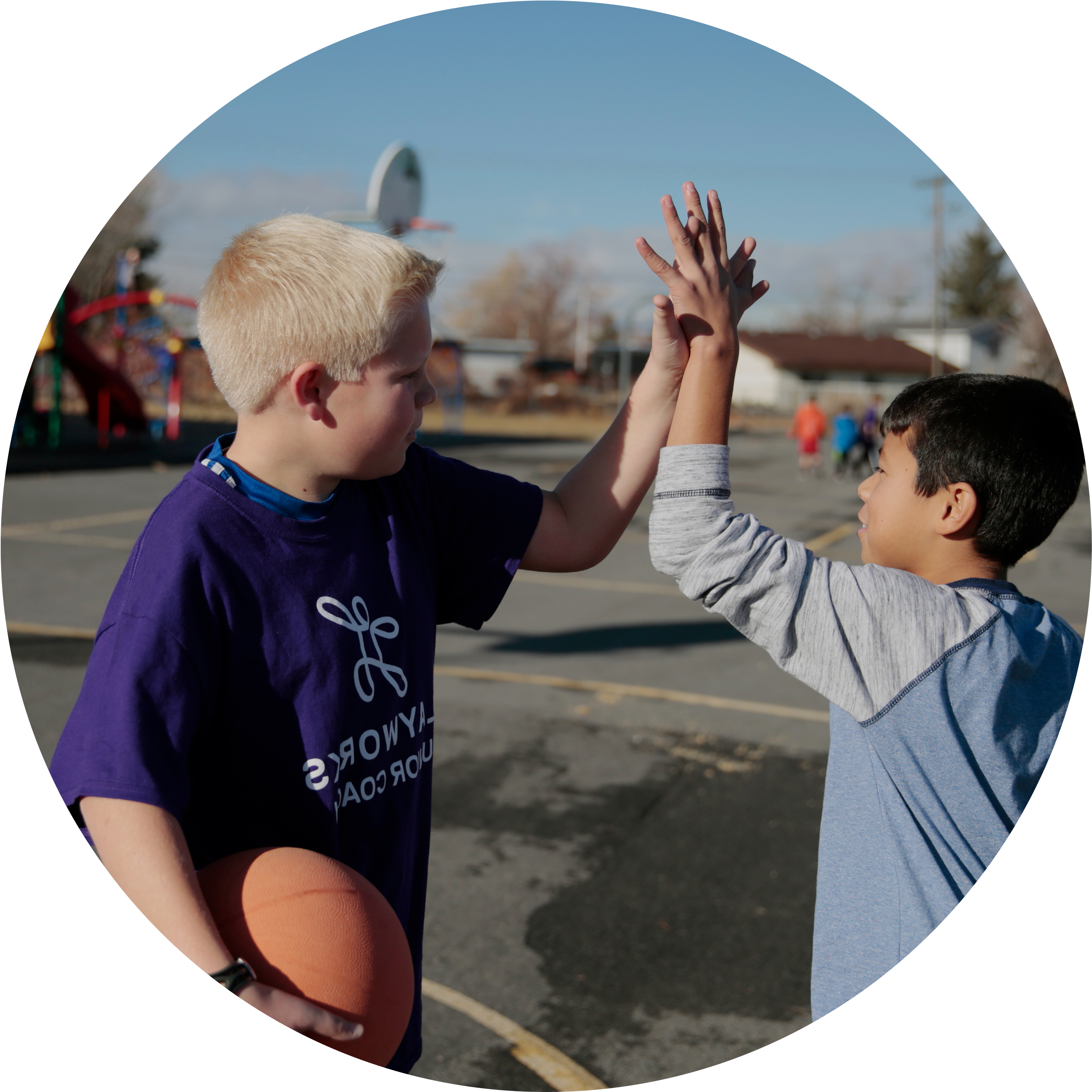 Kids High-five Circle Picture - Hig Fivehands Kids (3333x3333), Png Download